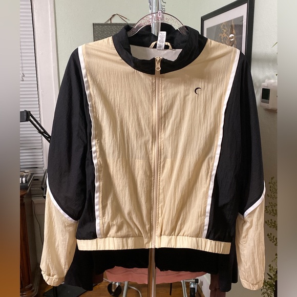 Chic Black and Cream Bomber Jacket - Picture 1 of 2